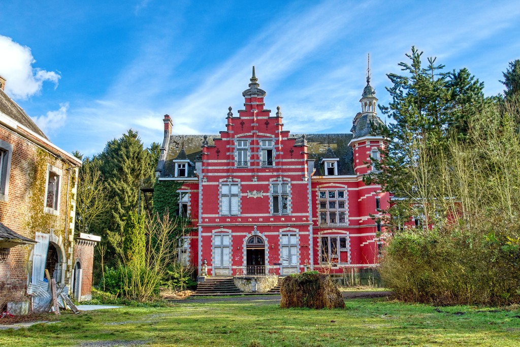 chateau rouge kasteel urbex hdr hotel torrance titantia bambi red castle verlaten trash abandoned